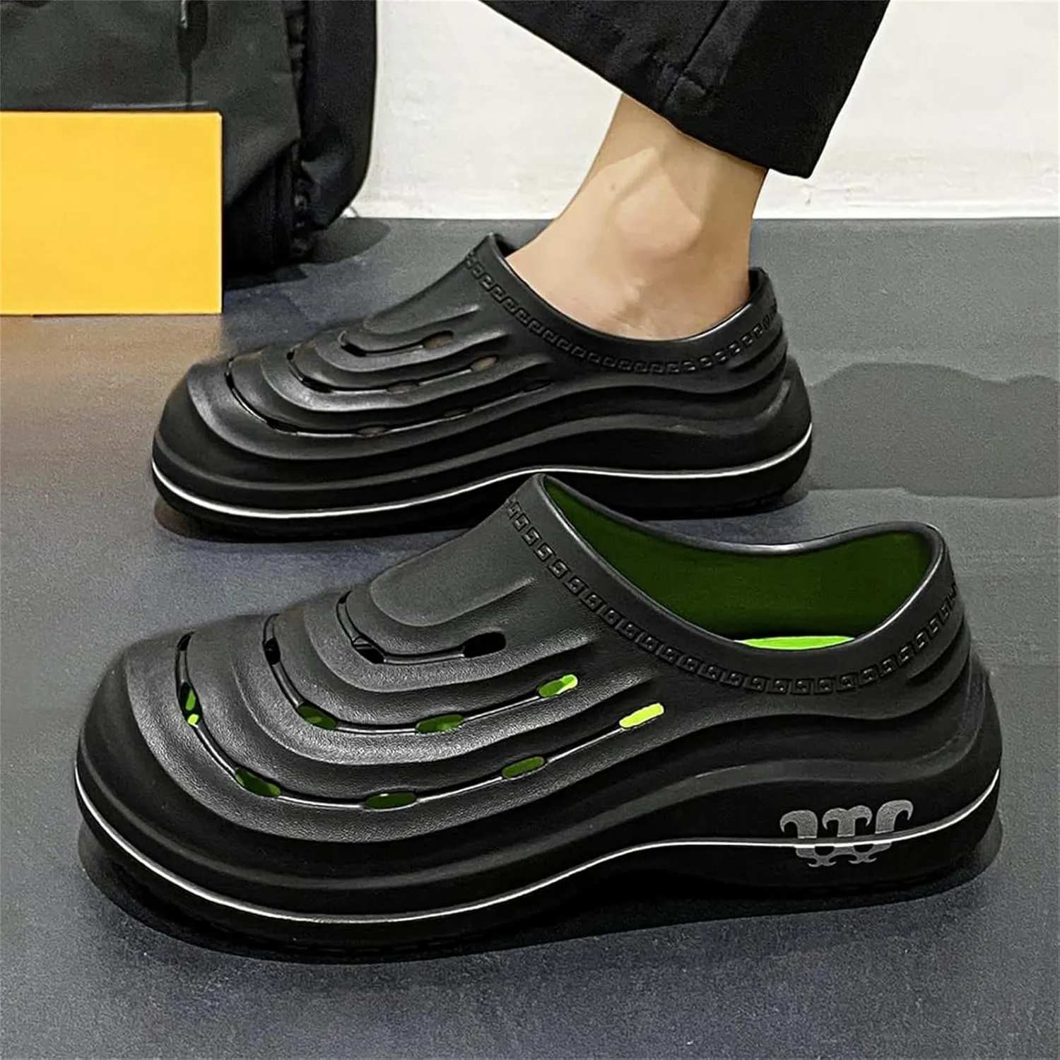 Armadillo Clogs Nurse Shoes for Women Men Slip-Resistant Ideal Work Shoes Oil Resistant Chef Wide Waterproof Shoe