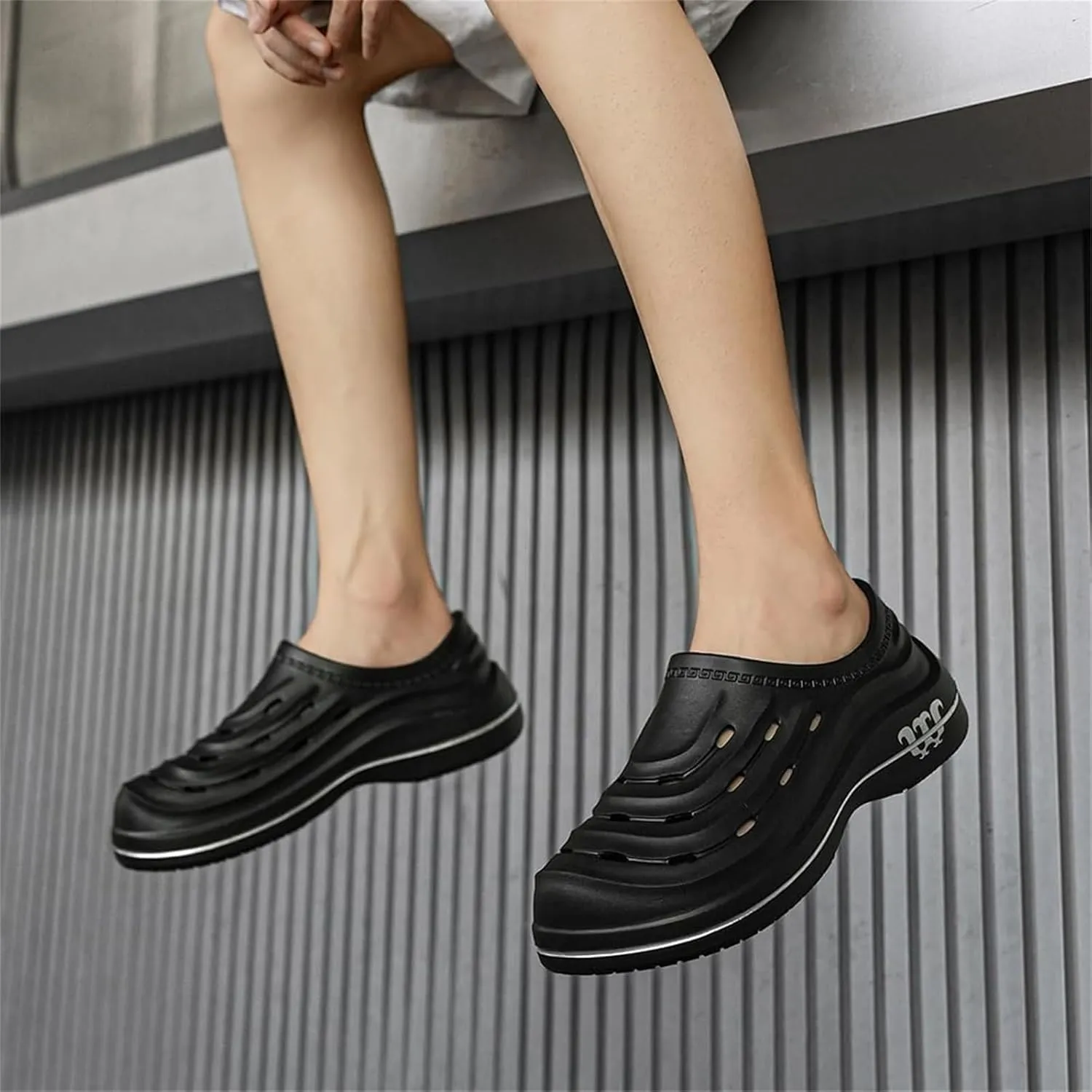 Armadillo Clogs Nurse Shoes for Women Men Slip-Resistant Ideal Work Shoes Oil Resistant Chef Wide Waterproof Shoe