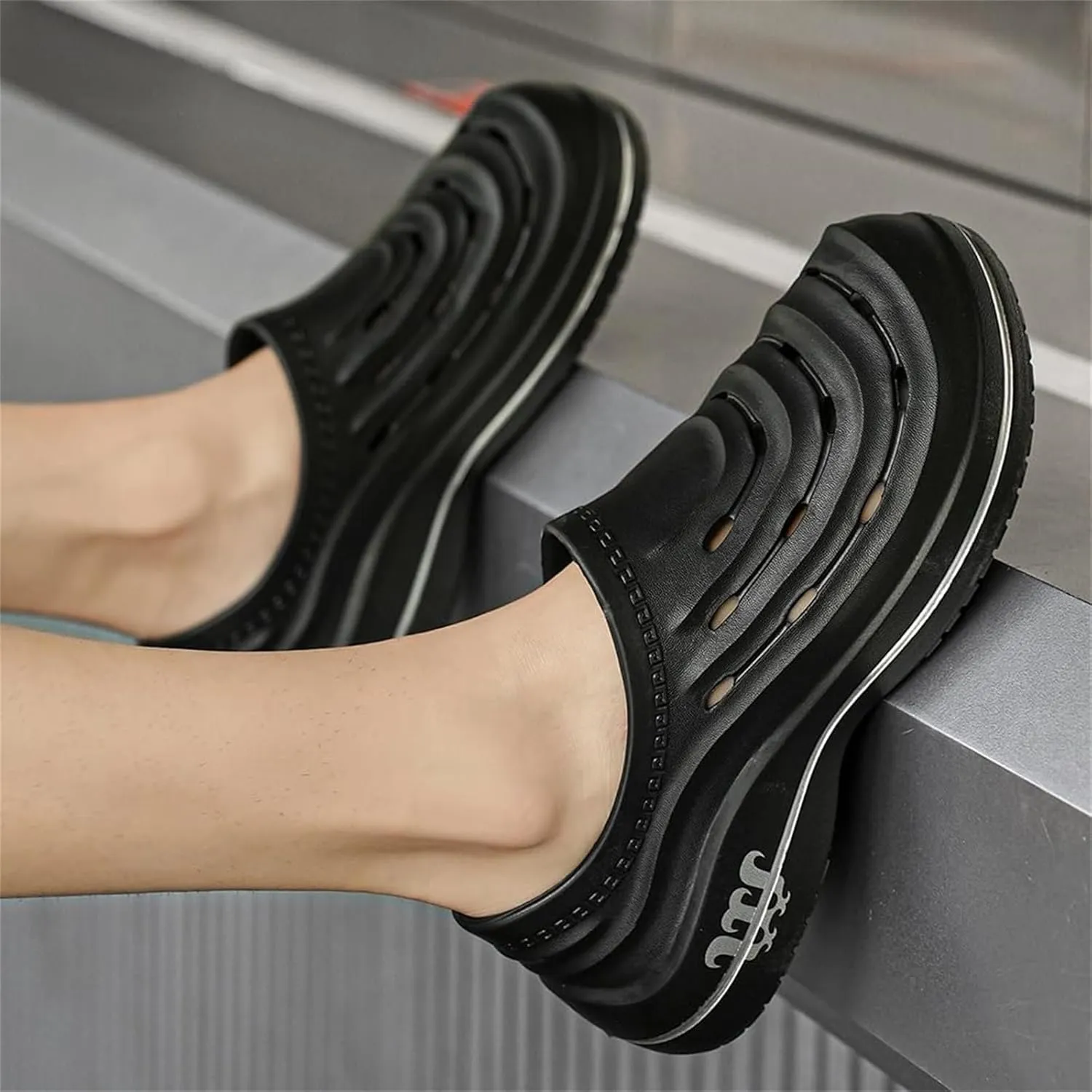 Armadillo Clogs Nurse Shoes for Women Men Slip-Resistant Ideal Work Shoes Oil Resistant Chef Wide Waterproof Shoe