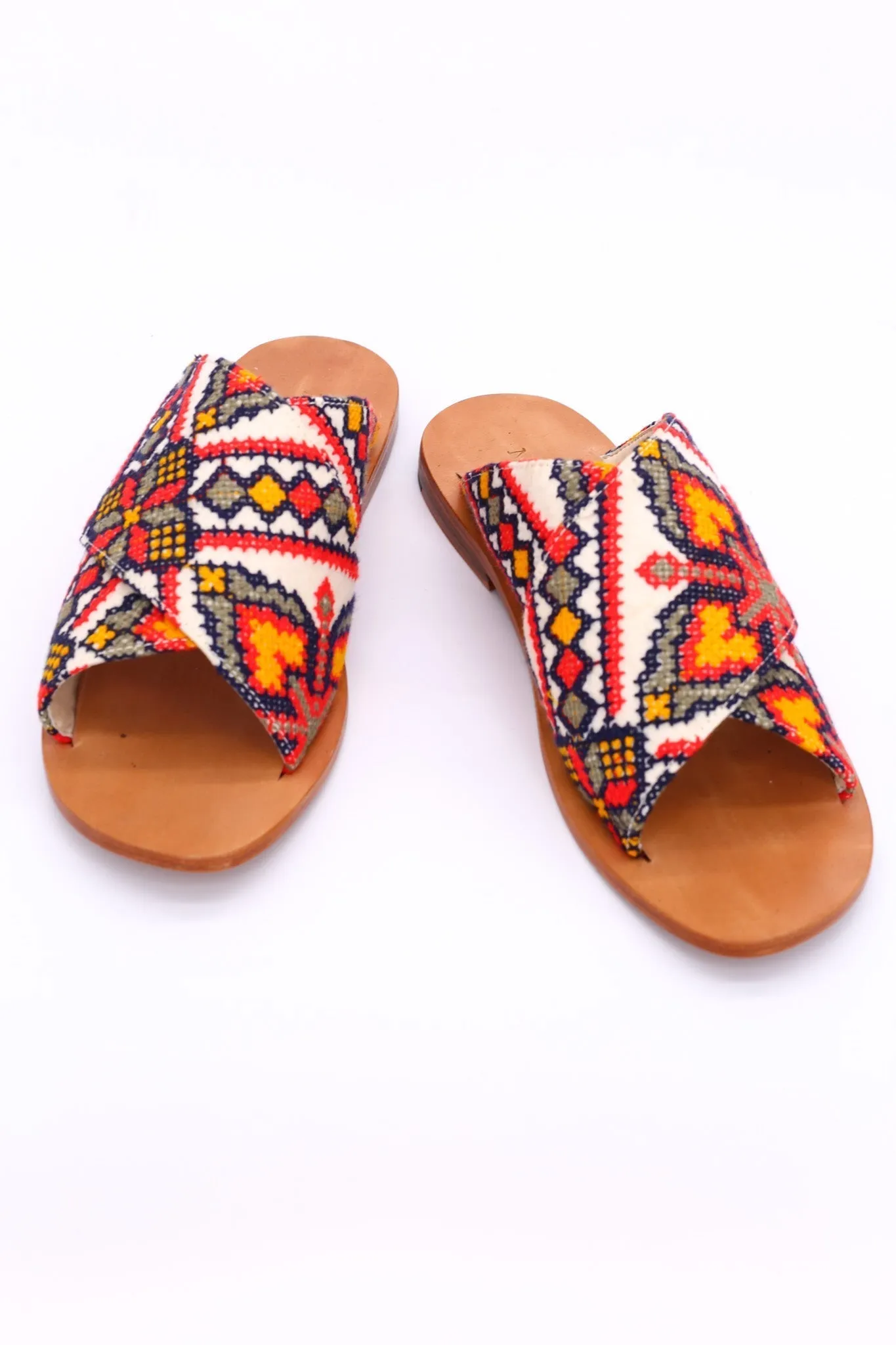 EMBROIDERED SANDALS DAISY NEEDLESTITCH